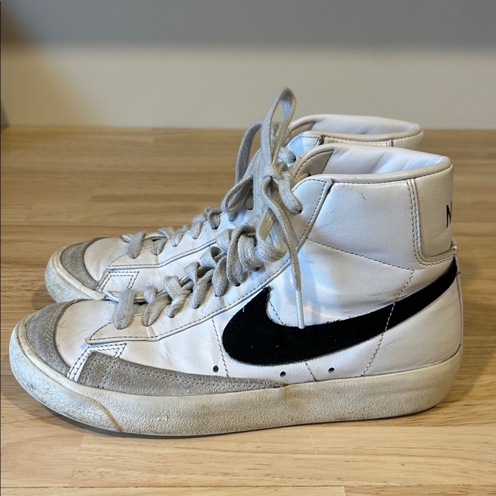 Nike Blazer Mid ‘77 Vintage shoes. White with black swoosh. Size 6.5. Used.